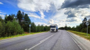 Порядка 100 километров региональных дорог обновят на Ямале в этом году