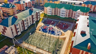 За пять лет на Ямале комплексно благоустроят территории и фасады более 400 домов