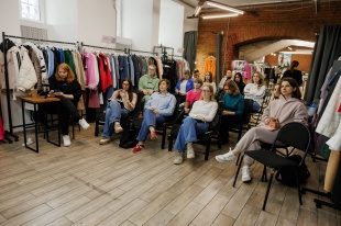 В Москве презентуют эскизы коллекции одежды ямальских предпринимателей с участием российского модельера Игоря Чапурина