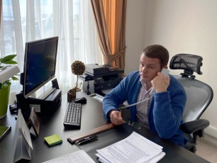 Дмитрий Жаромских работает с муниципалитетами дистанционно